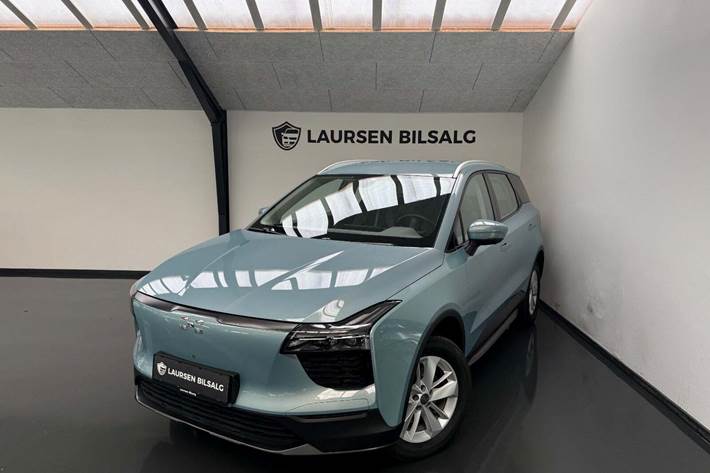 Blå Aiways U5 fra 2021 set udefra