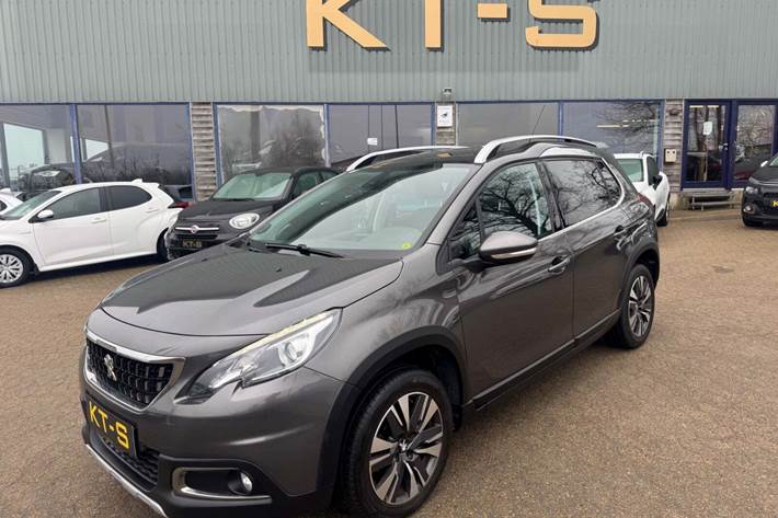 Grå Peugeot 2008 fra 2018