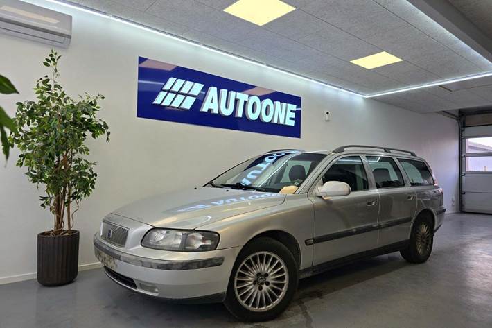 Sølv Volvo V70 fra 2001