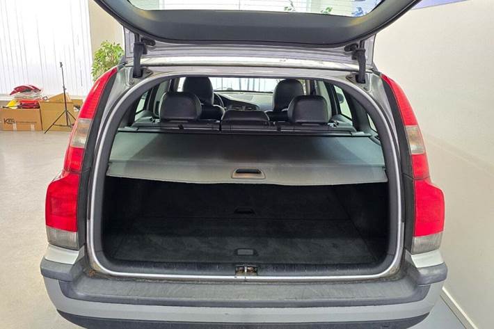 Sølv Volvo V70 fra 2001