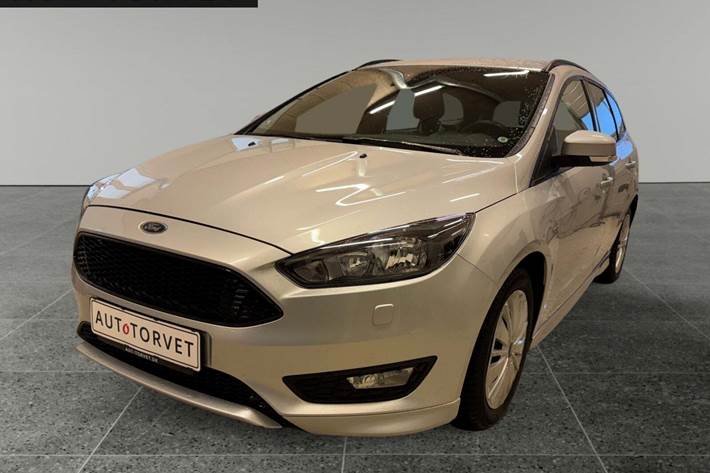 Sølv Ford Focus fra 2017 set udefra