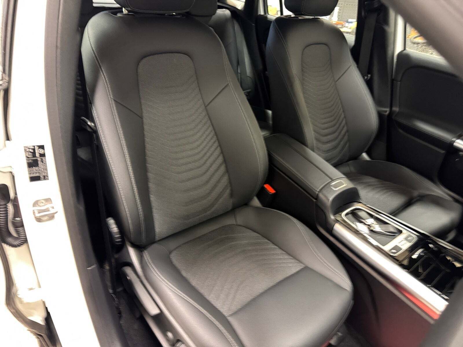 Hvid Mercedes EQA250+ fra 2024