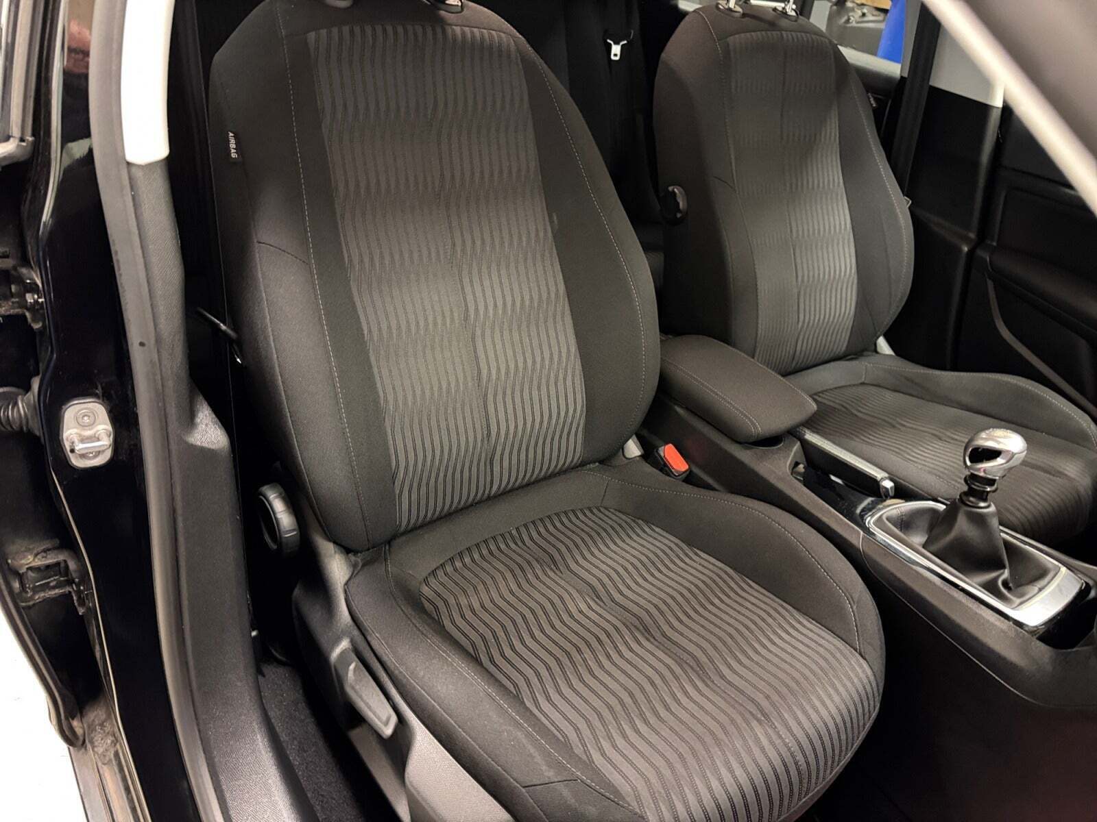 Sort Peugeot 308 fra 2015