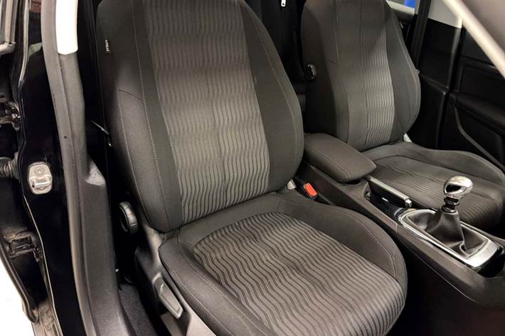 Sort Peugeot 308 fra 2015