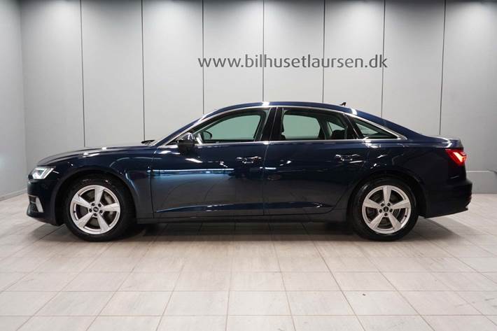 Blå Audi A6 fra 2023