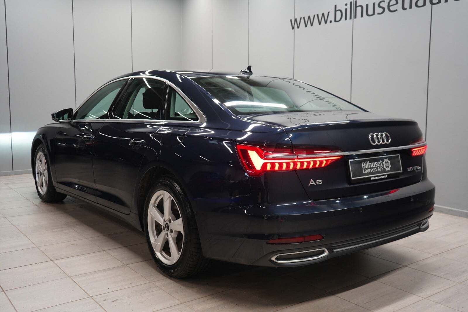 Blå Audi A6 fra 2023