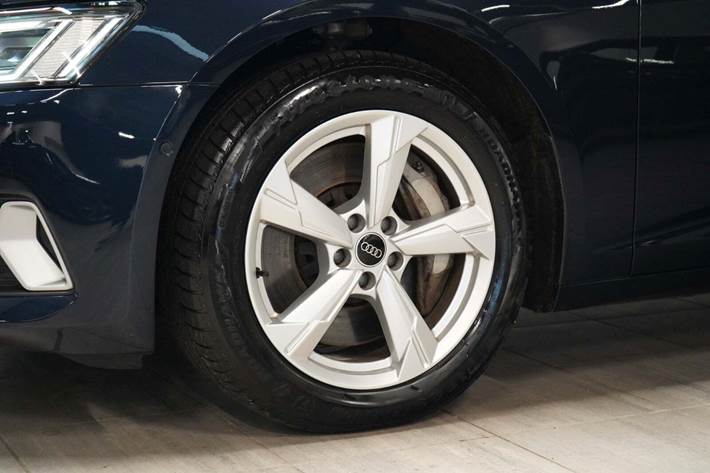 Blå Audi A6 fra 2023