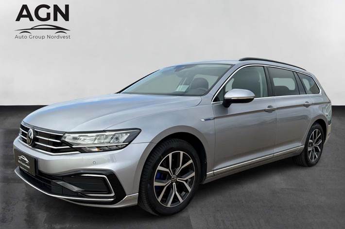 Sølv VW Passat fra 2021