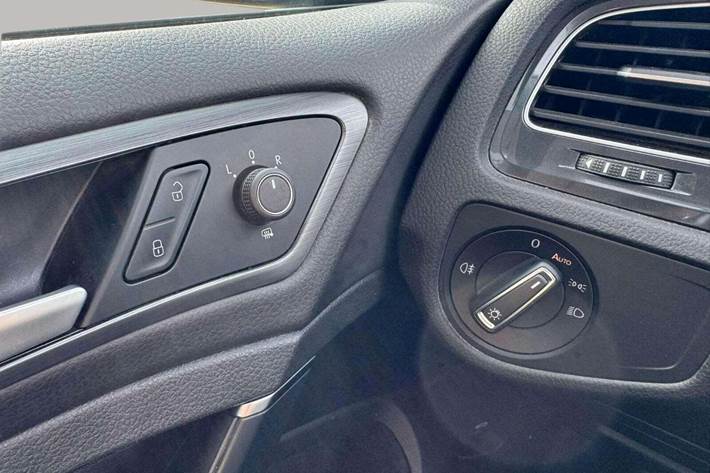 Blå VW e-Golf VII fra 2020