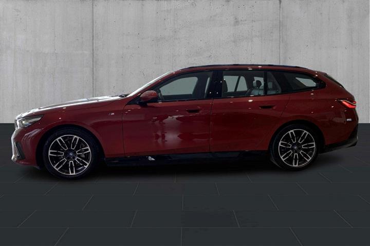 Rød BMW i5 fra 2025