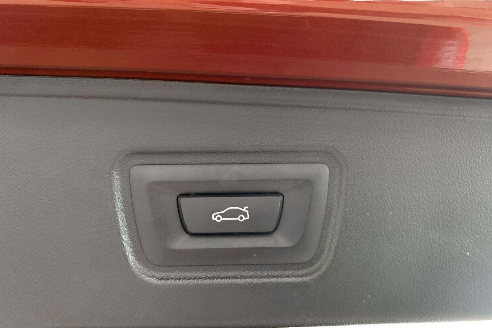 Rød BMW i5 fra 2025