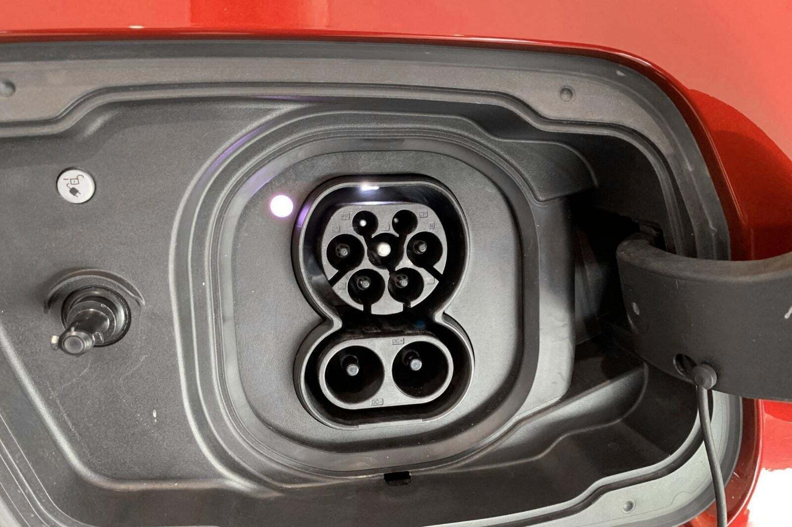 Rød BMW i5 fra 2025