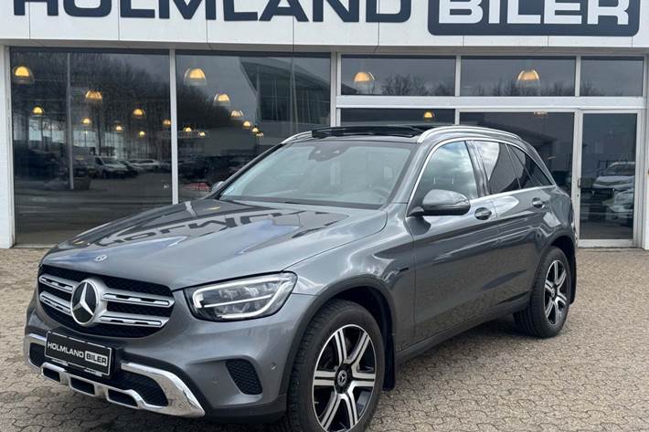 Grå Mercedes GLC300 de fra 2020