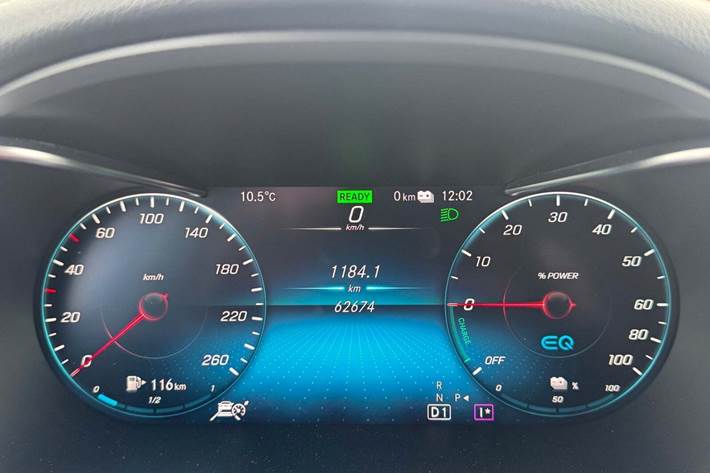 Grå Mercedes GLC300 de fra 2020