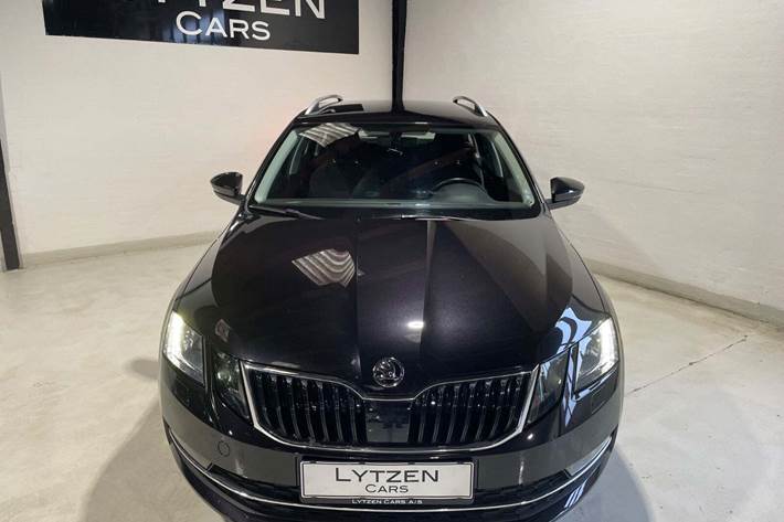 Sort Skoda Octavia fra 2018