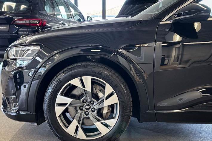 Sort Audi e-tron fra 2023