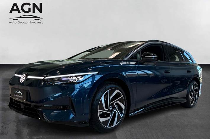 Blå VW ID.7 fra 2025 set udefra