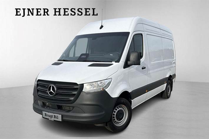 Hvid Mercedes Sprinter 317 fra 2024