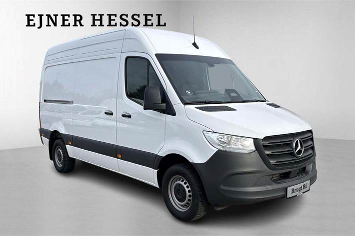 Hvid Mercedes Sprinter 317 fra 2024