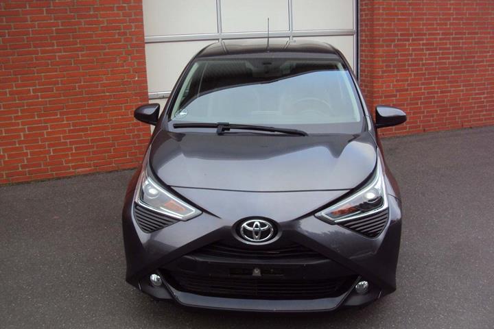 Grå Toyota Aygo fra 2021