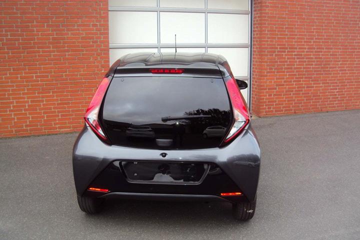 Grå Toyota Aygo fra 2021