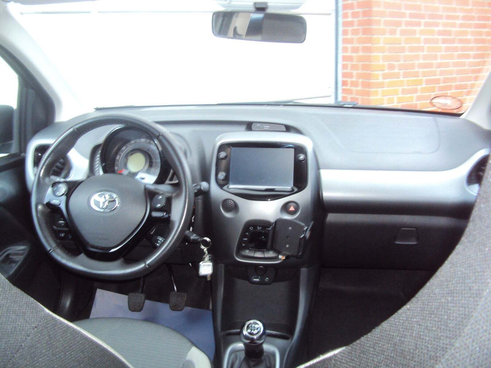 Grå Toyota Aygo fra 2021