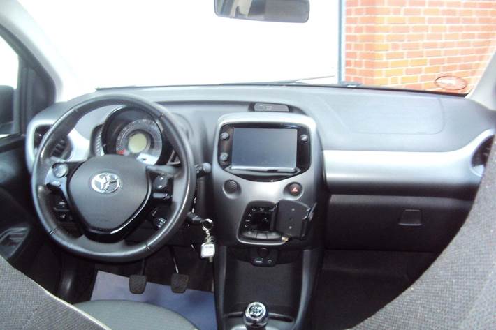 Grå Toyota Aygo fra 2021