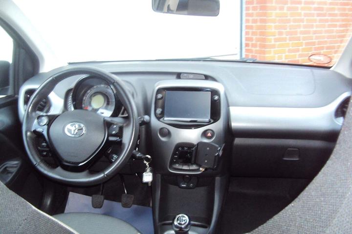 Grå Toyota Aygo fra 2021