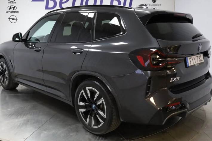 Grå BMW iX3 fra 2022