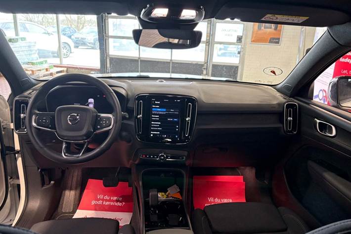 Hvid Volvo XC40 fra 2023