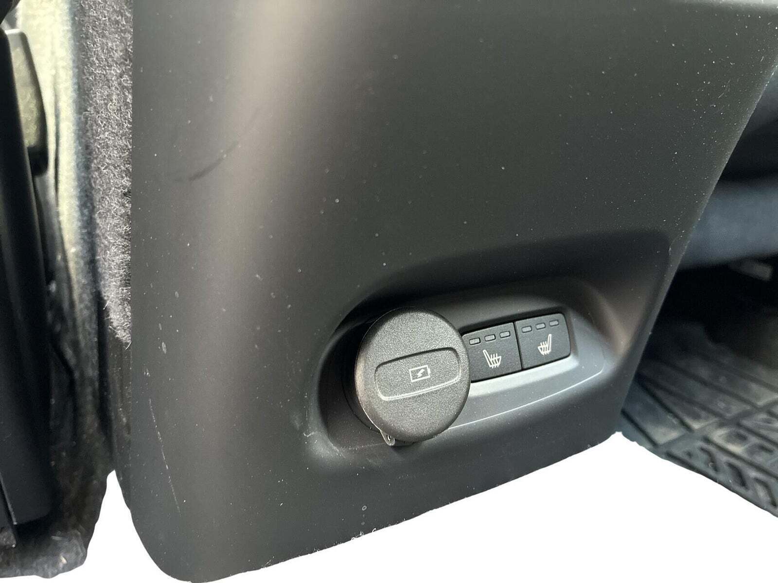 Volvo EC40 Extended Range Black Edition