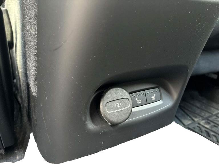 Volvo EC40 Extended Range Black Edition