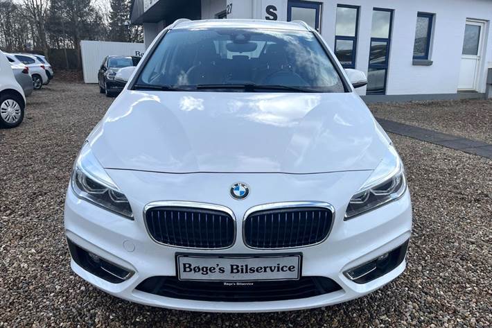 Hvid BMW 225xe fra 2018