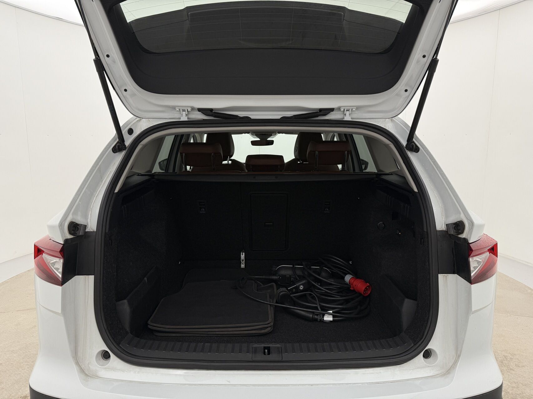 Hvid Skoda Enyaq fra 2021