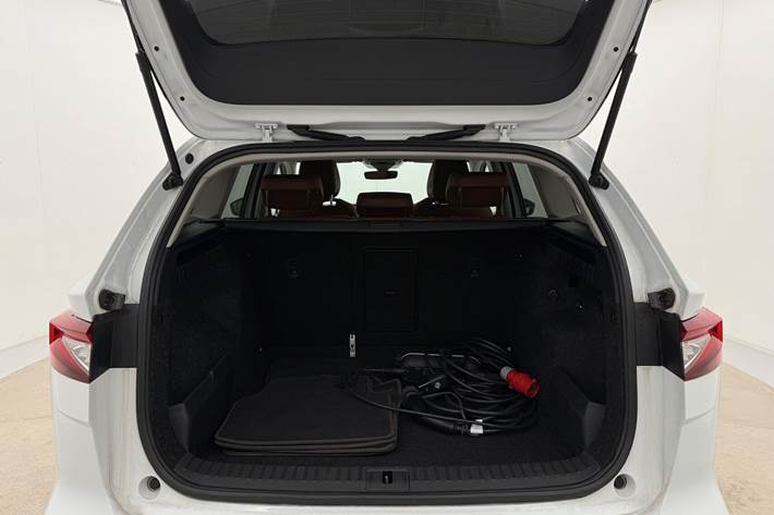 Hvid Skoda Enyaq fra 2021