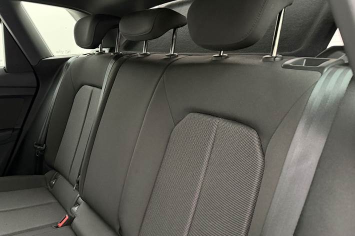 Grå Audi Q4 fra 2023