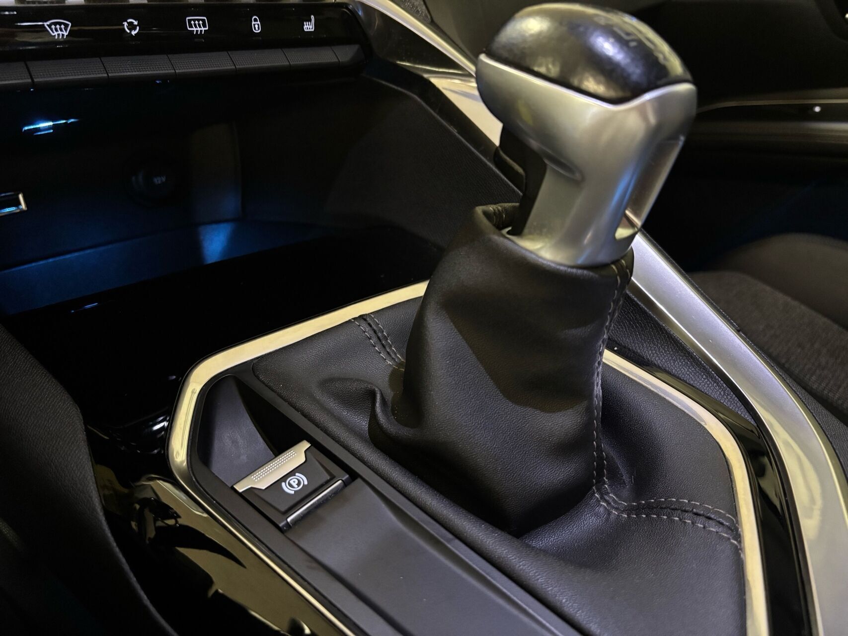 Sort Peugeot 3008 fra 2018