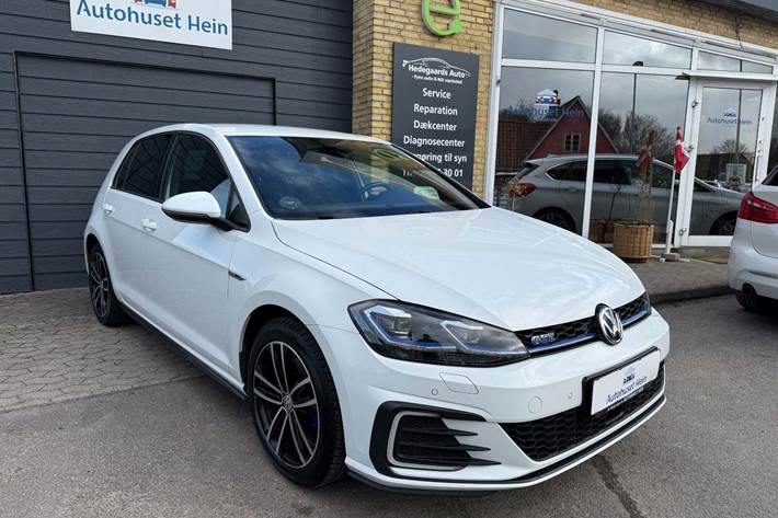 Hvid VW Golf VII fra 2018