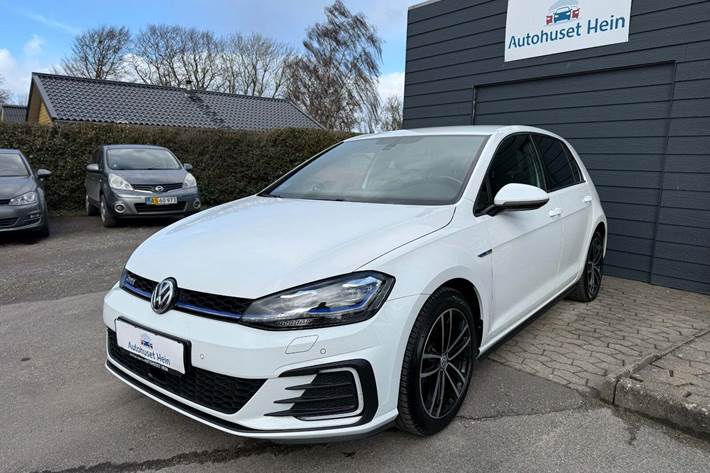 Hvid VW Golf VII fra 2018