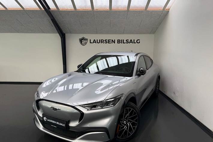 Sølv Ford Mustang Mach-E fra 2022