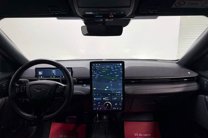 Sølv Ford Mustang Mach-E fra 2022