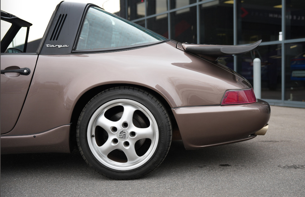 Bronze Porsche 911 fra 1984