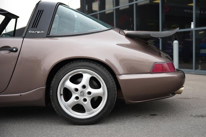 Bronze Porsche 911 fra 1984