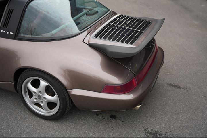 Bronze Porsche 911 fra 1984