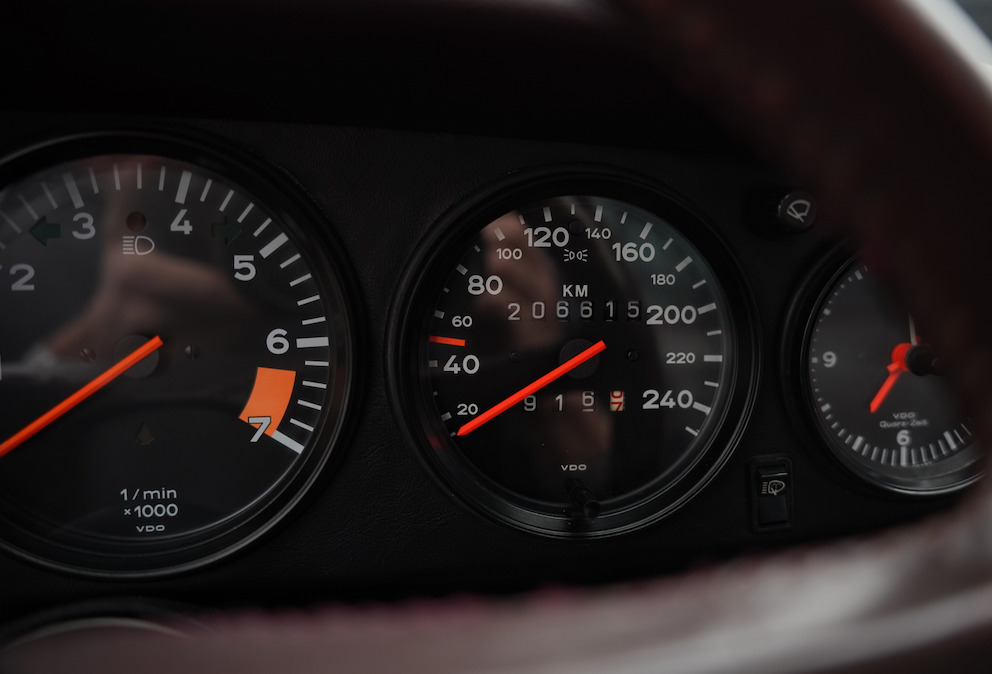 Bronze Porsche 911 fra 1984