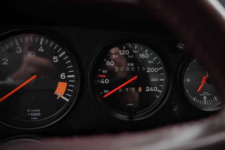 Bronze Porsche 911 fra 1984