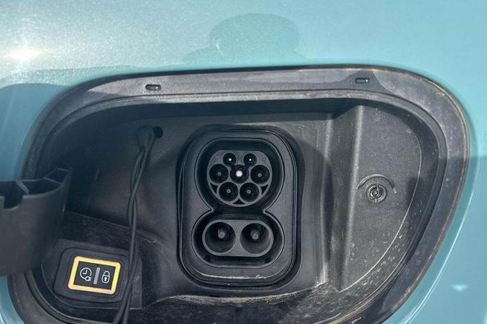 Blå Fiat 600e fra 2024