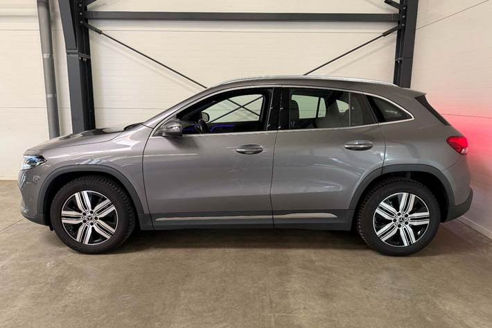Sort Mercedes EQA250 fra 2023