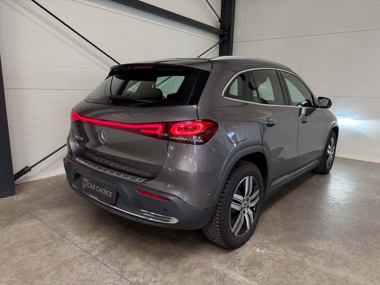 Sort Mercedes EQA250 fra 2023