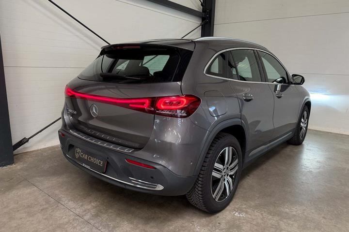 Sort Mercedes EQA250 fra 2023